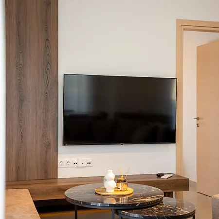 Hasi Three Bedroom Duplex 尼亚·蒙达尼亚