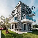 Διαμέρισμα Hasi Three Bedroom Duplex *